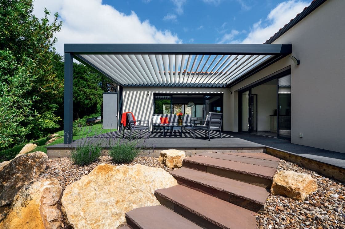 Abritez votre terrasse grâce à nos pergolas et abris en aluminium
